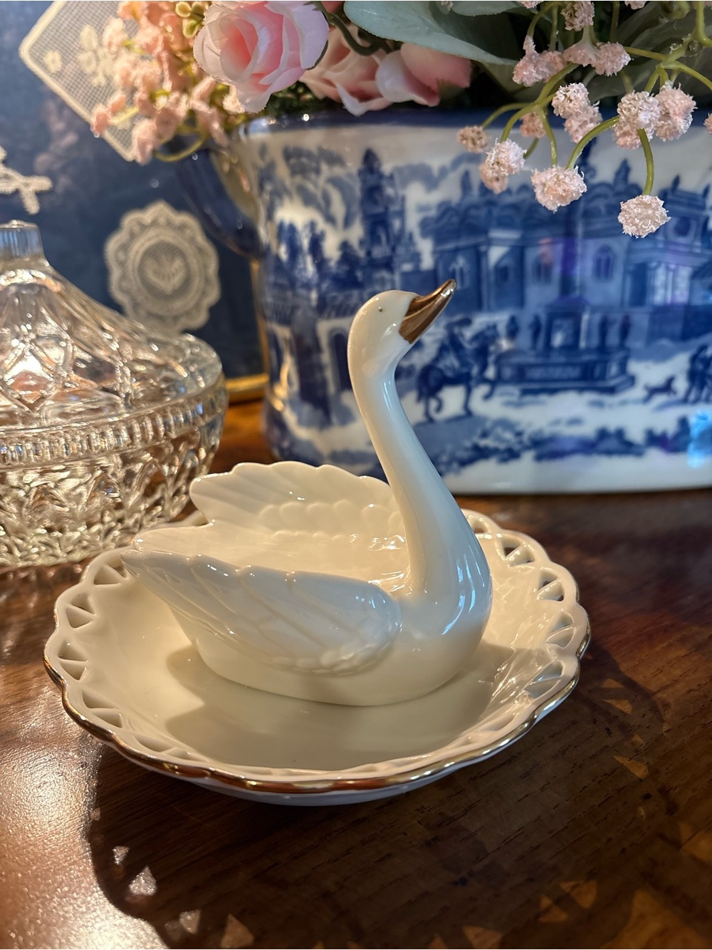 Vintage Avon Porcelain White Swan Trinket Dish with Gold Beak